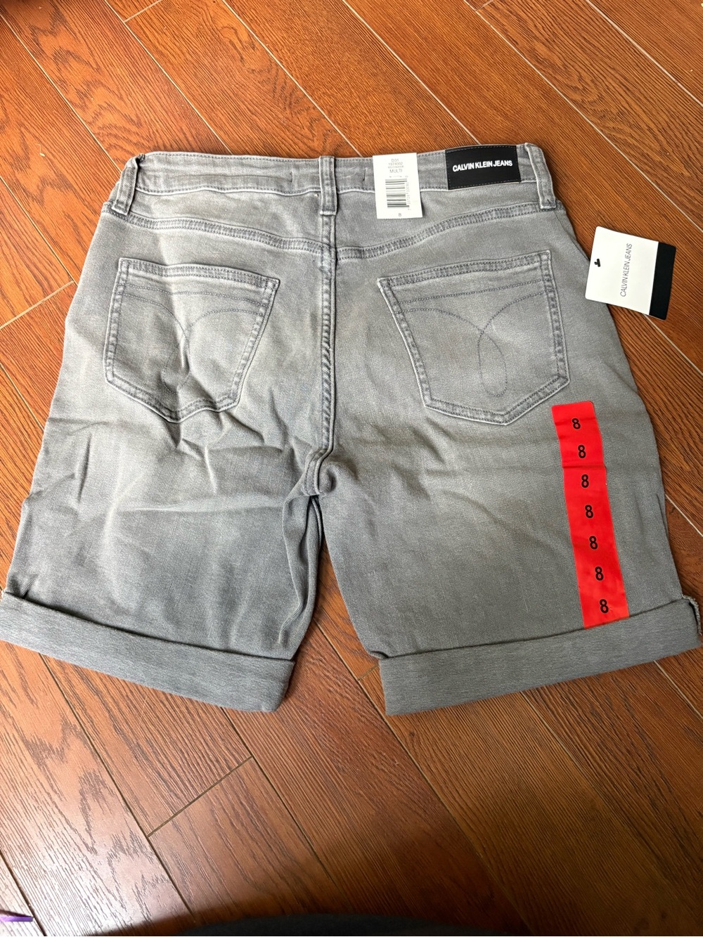 NWT Calvin Klein Jeans Grey Denim Bermuda City Shorts Cuffed Size 8 - Picture 2 of 4
